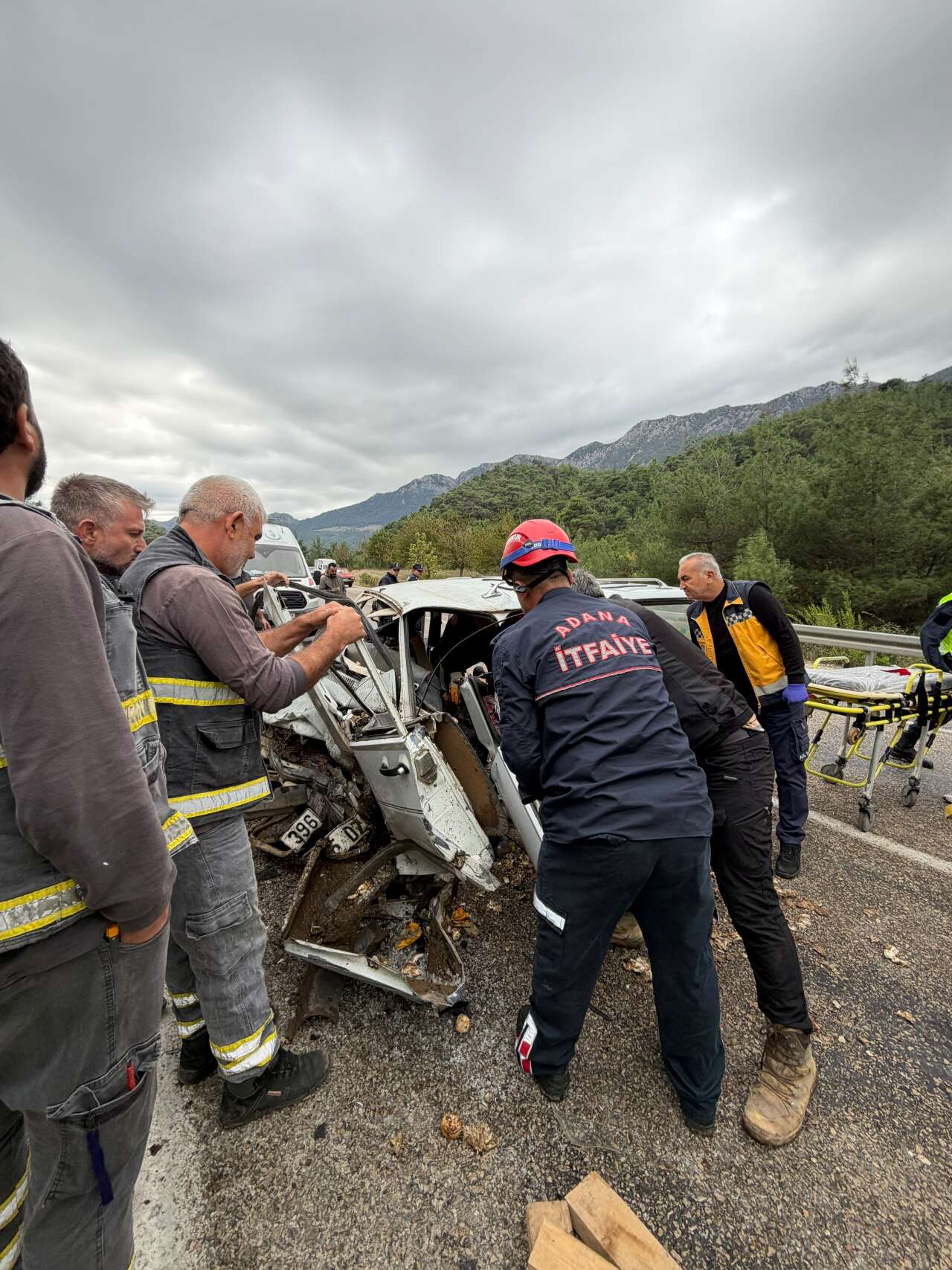 Çarpışan otomobiller bu hale geldi! 1 ölü, 2 yaralı var 2